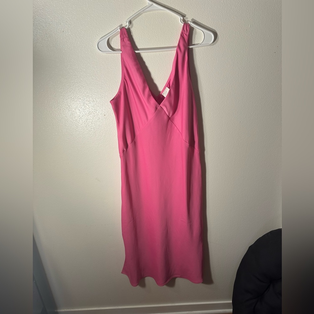 A beautiful Barbie pink dress for the summer!